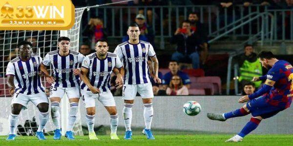 Đá phạt bóng đá và những thông tin quan trọng bạn cần biết 4 da phat bong da nam chac luat