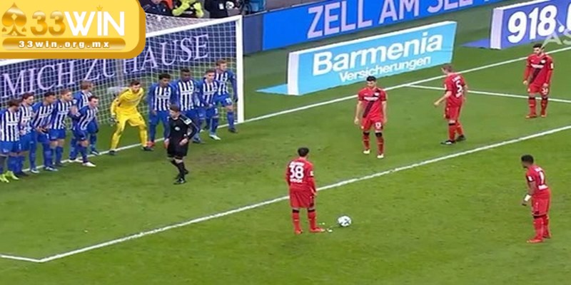 Đá phạt gián tiếp và quy định cụ thể trong môn thể thao Vua 2 Phạt gián tiếp trong bóng đá được áp dụng khi cầu thủ vi phạm các quy định